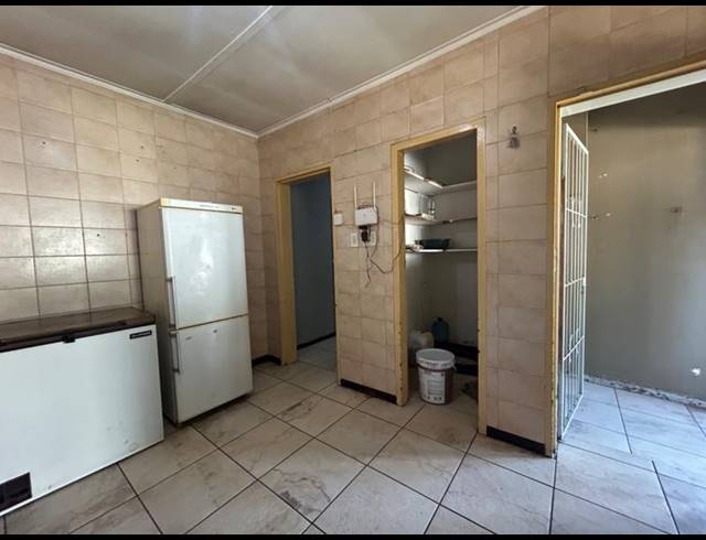 5 BEDROOM HOUSE FOR SALE IN VANDERBIJLPARK CW 3